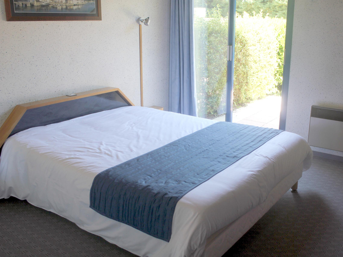 Bedroom, Logis Hôtel les Dineux Village, Côtes-d'Armor