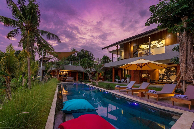 Luxury 5BR villa in the heart of Berawa, Canggu, Badung