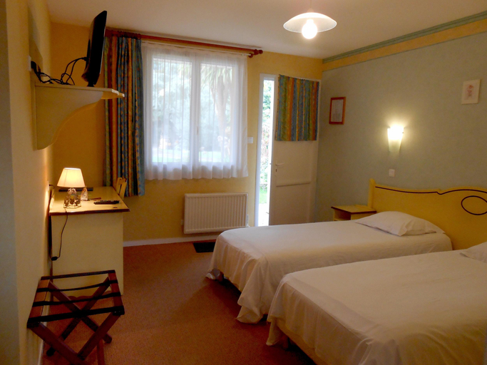Bedroom 4, Logis Hotel La Demeure Du Perron, Manche