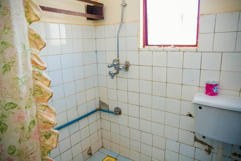Bathroom 2, Bellevue Hotel, Jinja