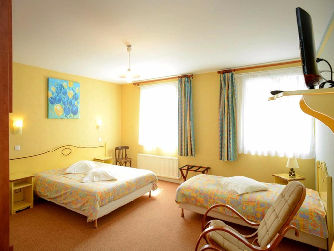 Bedroom 5, Logis Hotel La Demeure Du Perron, Manche
