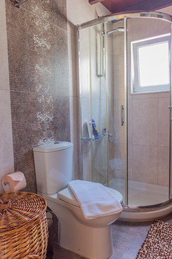 Bathroom 2, 2 Bedroom Villa with lovely Garden, Crete