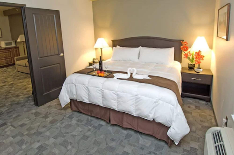 Bedroom 4, Midland Inn & Suites, Simcoe