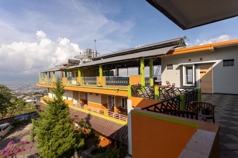 Exterior 8