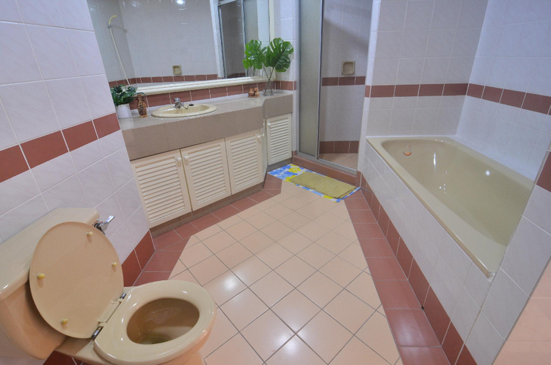 Bathroom 4, New Riverbank Suites - Waterfront Sunset View, Kuching