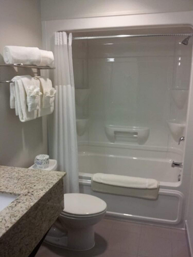 Bathroom 5, Midland Inn & Suites, Simcoe