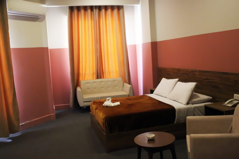 Nitocrisse Hotel, 'Abdin