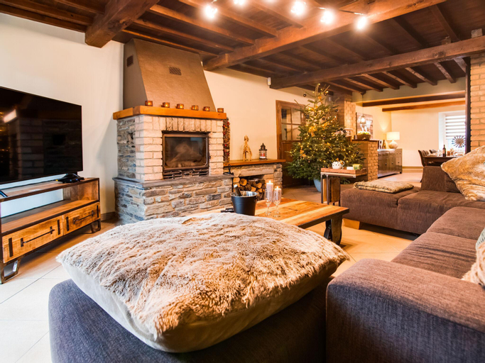 Cosy Holiday Home in Alle-sur-Semois with Terrace, Namur