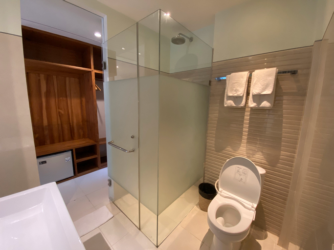 Bathroom 6