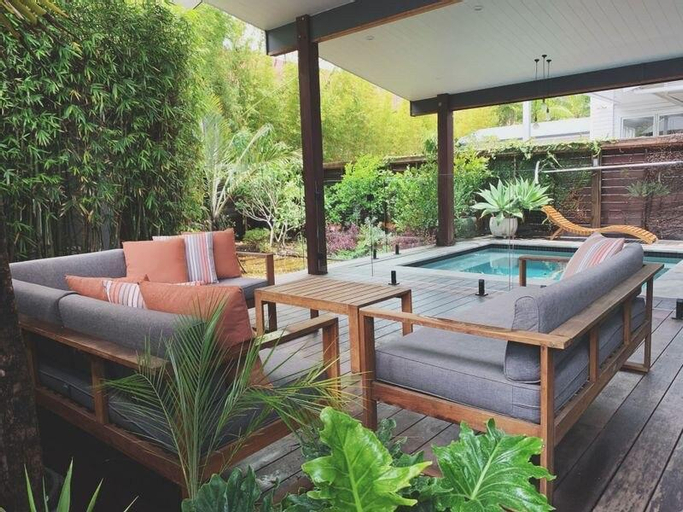 Bella Stayz Luxury, Byron