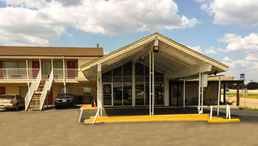 Exterior & Views 3, Thunderbird Motel Hillsboro, Hill