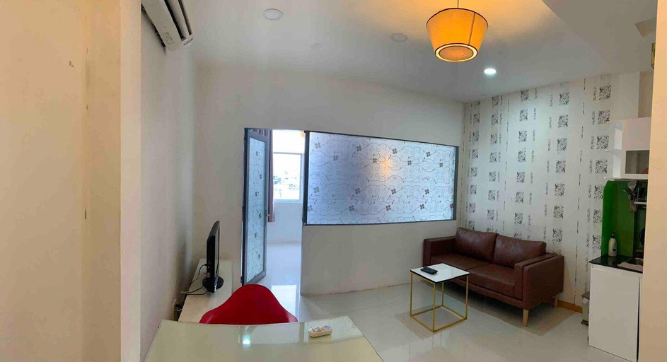 One BR Apt with balcony, near local market $350, Quận 8