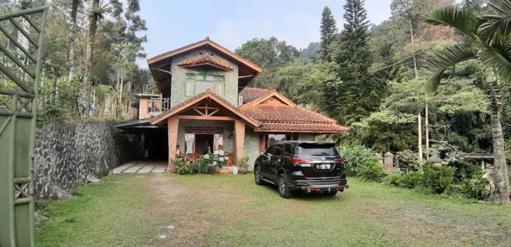 Villa Rindam Mega Mendung Puncak, Bogor
