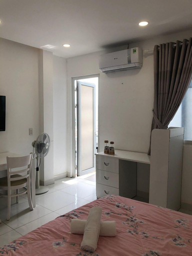Apartment with balcony near market in dist. 8 $270, Quận 8