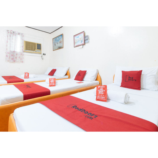 Bedroom 2, RedDoorz Plus @ Billy's Resort Oslob, Oslob