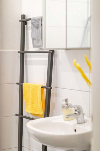 Bathroom, Cosy Family Loft + Self Check-In + Street Parking, Hamburg