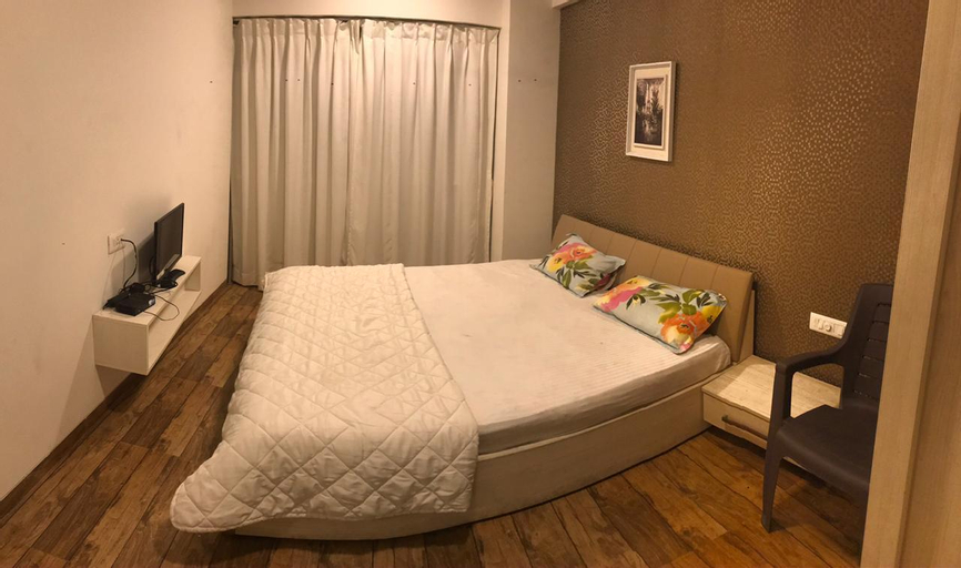 Studio flat, Surat