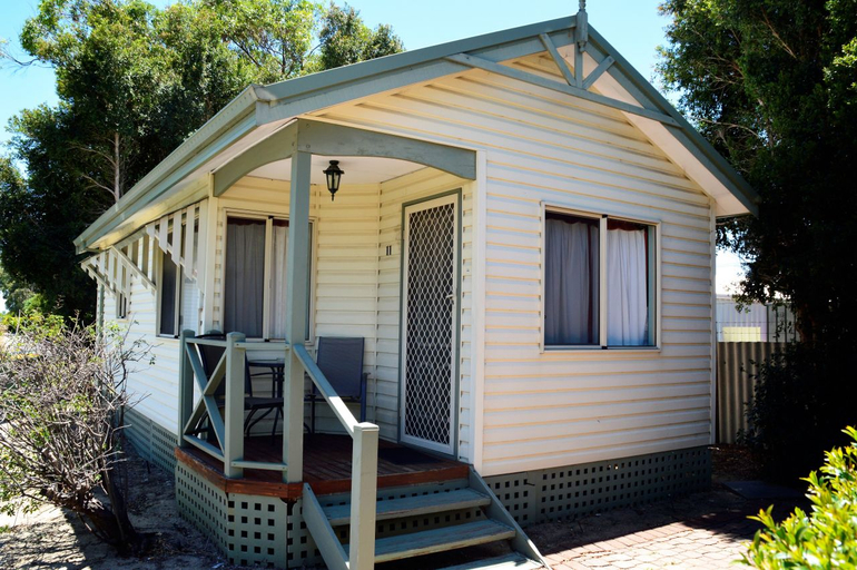 Exterior 1