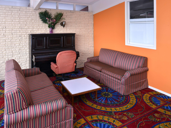 Public Area 2, Americas Best Value Inn Geneva, Ontario