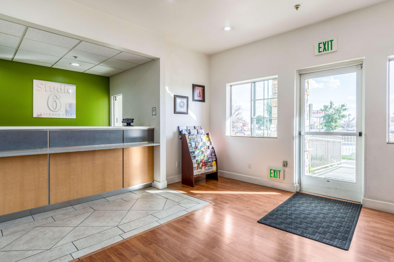 Public Area 3, Studio 6 Bakersfield, CA, Kern