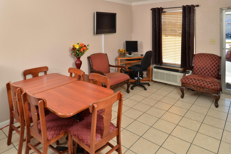 Public Area 3, Americas Best Value Inn Indianola, Sunflower