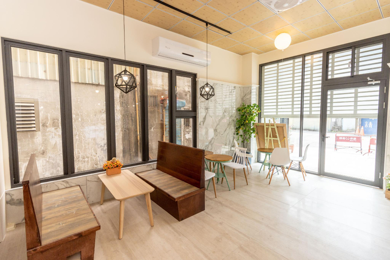 Public Area 5, Vanilla bear night market hostel, Yilan