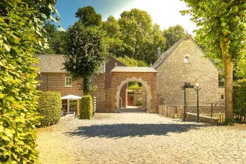 Molen van Medael ligt naast de Ardennen, Voerstreek en Zuid-Limburg, Liège