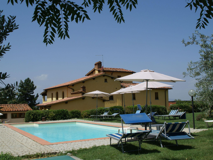 Luxurious Holiday Home in Castelfranco di Sopra with Pool, Arezzo
