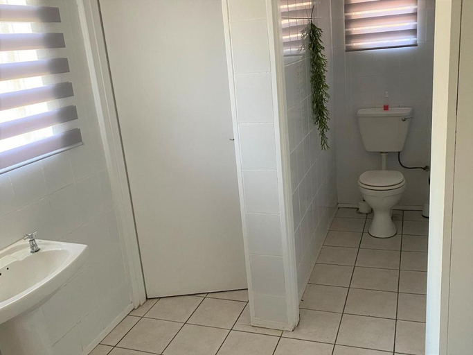 Bathroom 5, Safari Club SA, Ekurhuleni