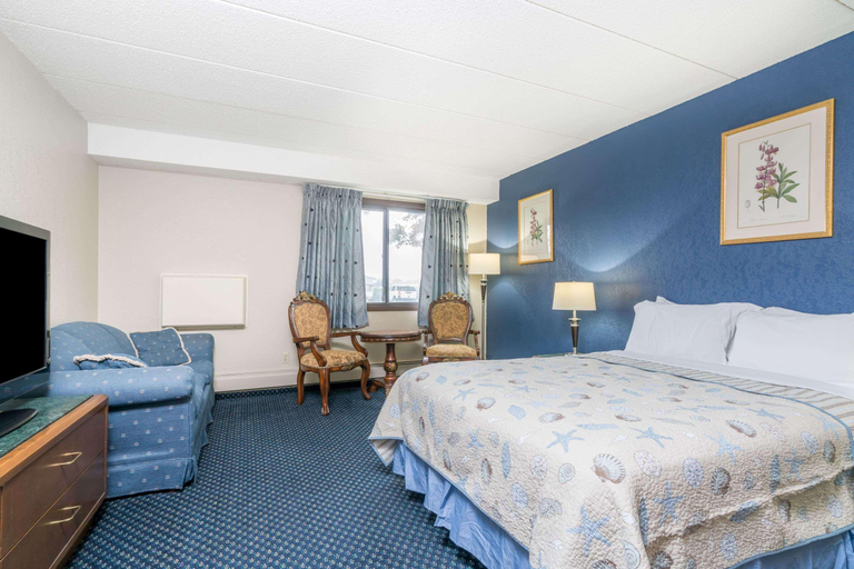 Bedroom 4, Knights Inn Litchfield, Meeker