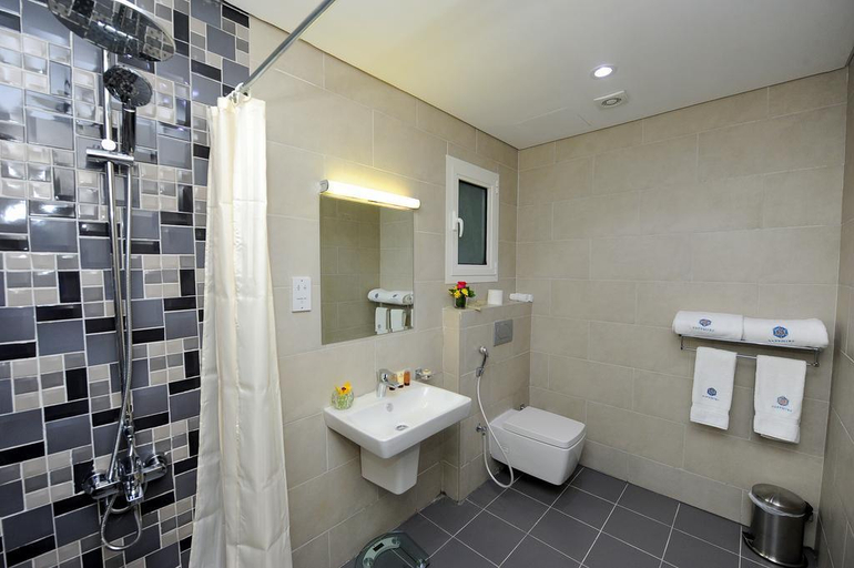 Bathroom 5, Al Mansour Park Inn Hotel Apartment, Doha