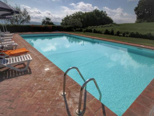 Farmhouse on a hill with swimming pool, large garden and nice views, Viterbo