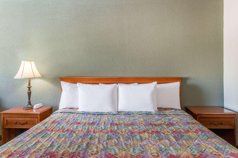 Bedroom 3, Knights Inn Plant City, Hillsborough