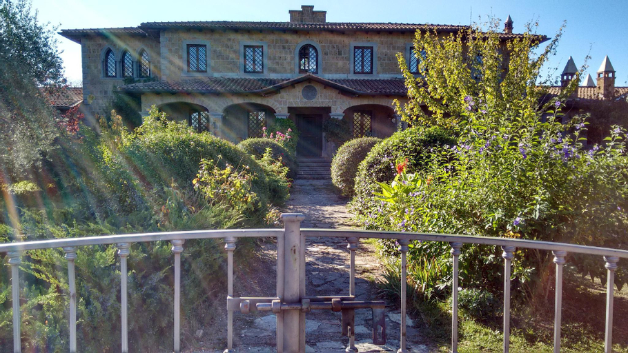 Casale in Tuscia, history, tradition, parks, Etruscan necropolis, great kitchens, Viterbo