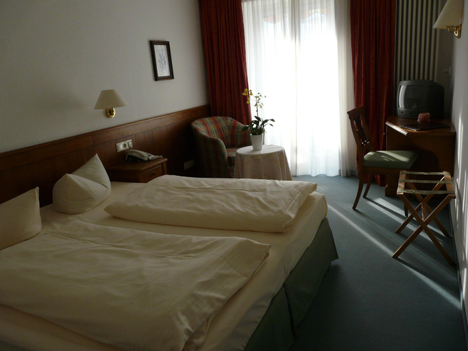 Bedroom 4, Hotel Roter Hahn garni, Garmisch-Partenkirchen