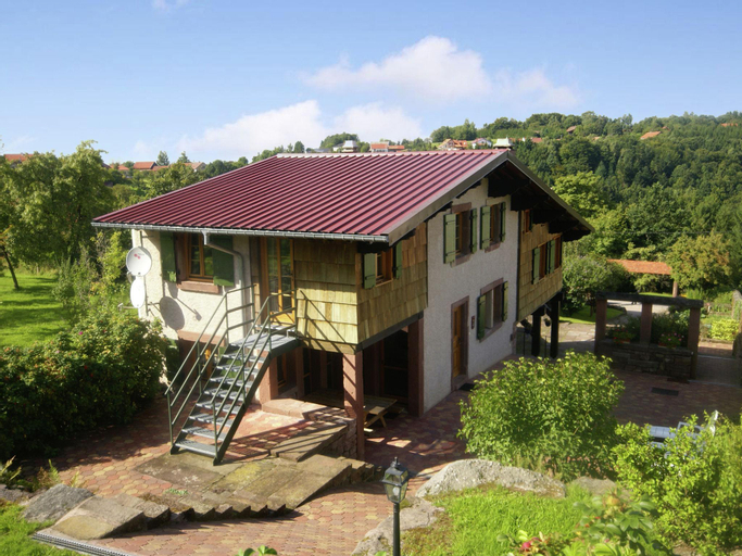 Tranquil Holiday Home in Harreberg with Terrace, Moselle