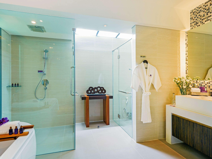 Bathroom 9