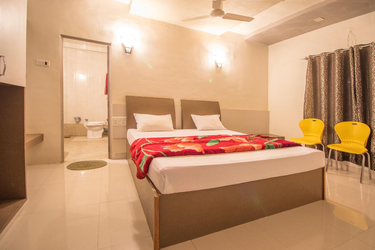 Bedroom 3, Hotel Yogiraj Palace, Buldana