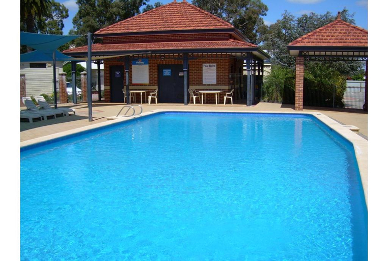 Sport & Beauty, Discovery Parks - Perth Airport, Kalamunda