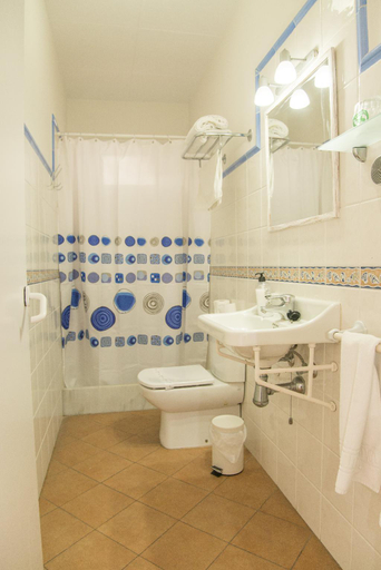 Others 5, Hostal L'Estrella, Girona