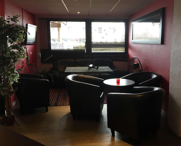 Public Area 3, Kyriad Evreux - Netreville, Eure