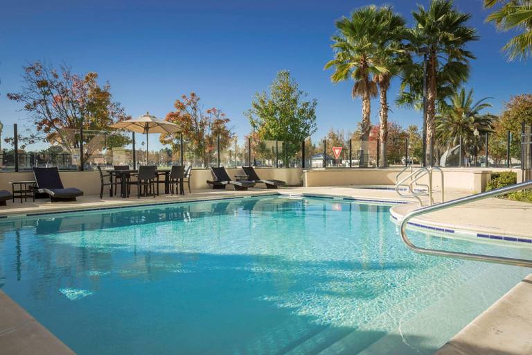 Sport & Beauty, Hampton Inn & Suites Suisun City Waterfront, Solano