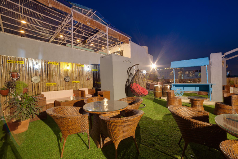 Food & Drinks 4, Le Challet, Agra
