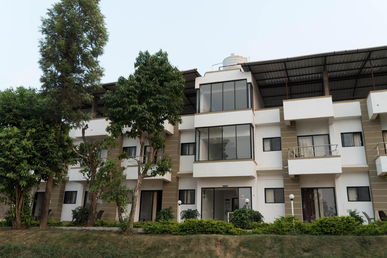 Others 5, Hotel Bella Valley, Satara