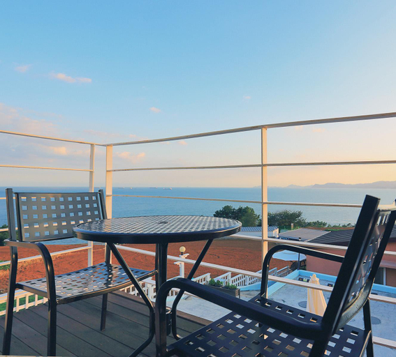 Others 4, Belvienne Pension, Namhae