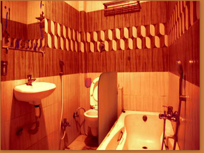 Bathroom 4, Hotel Atlas Palace, Ujjain