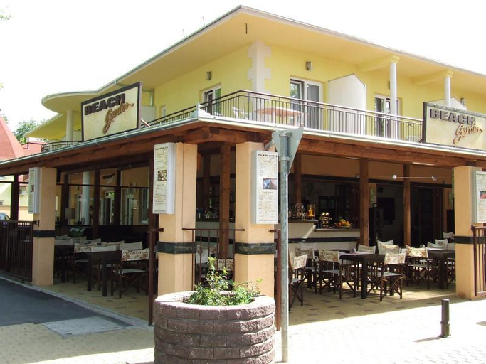 Others 3, Beach Hotel, Siófok