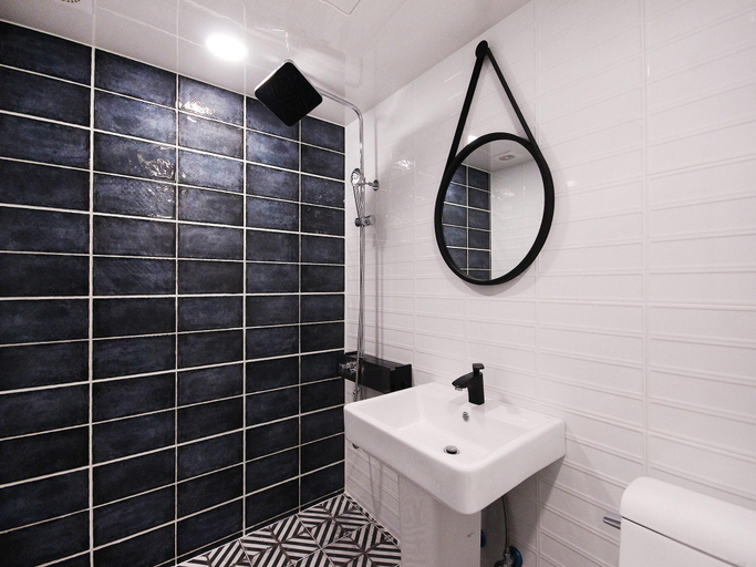 Bathroom 5, Gray Motel, Pohang