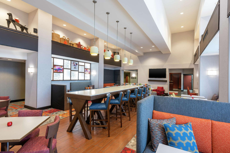 Food & Drinks 5, Hampton Inn & Suites Marshalltown, Marshall