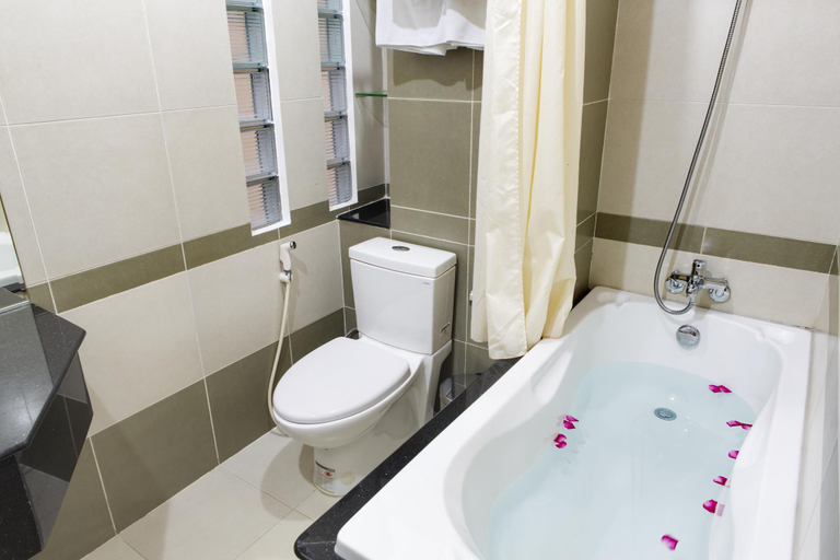Bathroom 4, Vien Dong 3 Hotel, District 7